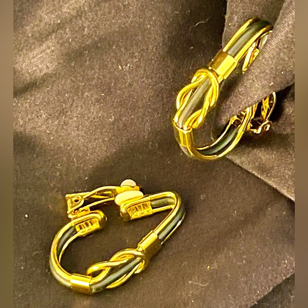 Vintage 80s Braided Gold Black Knot Hoop Clip On Earrings Quiet Luxury Minimal